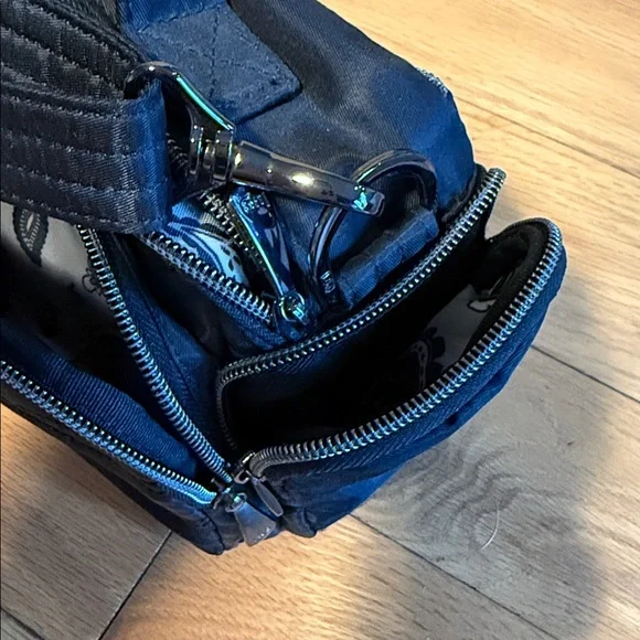 Lug Trolly Crossbody in black, like new - Picture 11 of 11